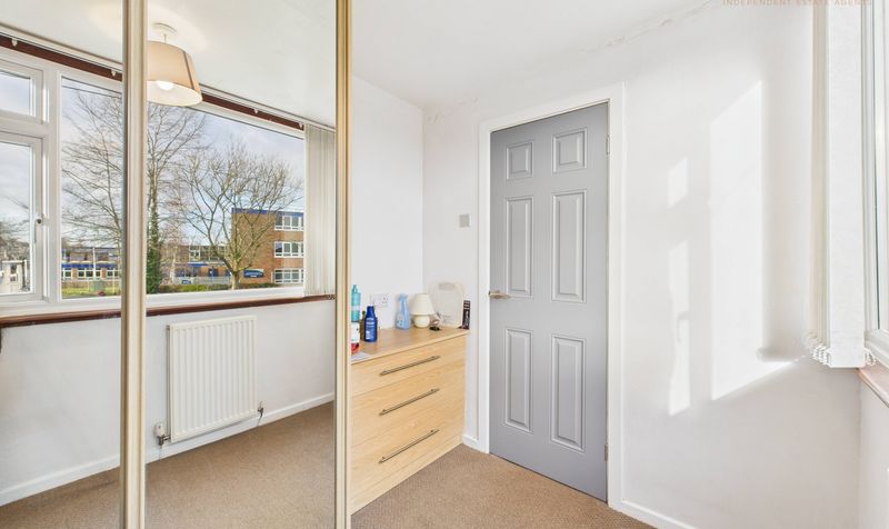 St. James Avenue, Upton, CH2