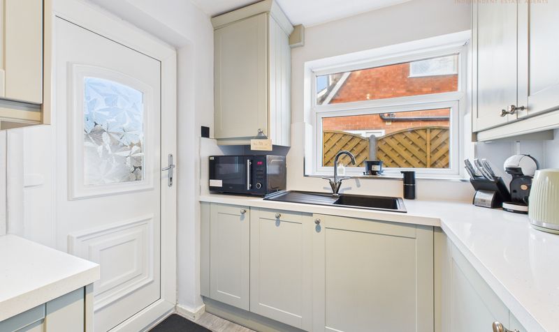 St. James Avenue, Upton, CH2