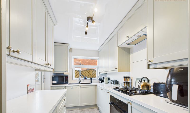 St. James Avenue, Upton, CH2
