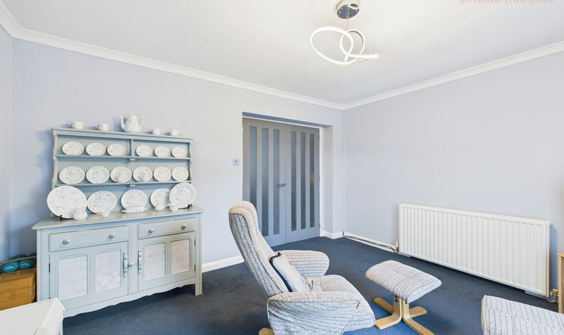 St. James Avenue, Upton, CH2