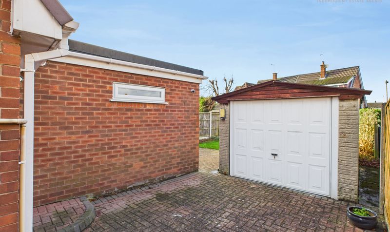 St. James Avenue, Upton, CH2