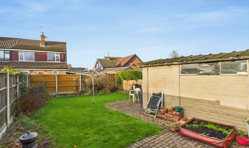 St. James Avenue, Upton, CH2