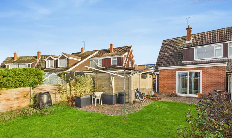 St. James Avenue, Upton, CH2