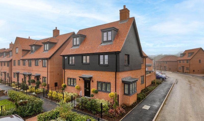 4 Bedroom House For Sale &ndash; Off Graves Paddock, Bates Ave, SG15