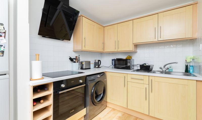 2 Bedroom Apartment For Sale &ndash; Pirton Road, Hitchin, SG5 3