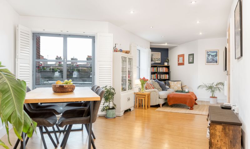 2 Bedroom Flat For Sale &ndash; Paynes Park, Hitchin, SG5