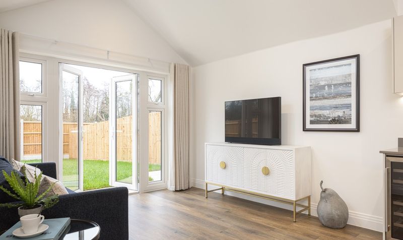 5 Bedroom House For Sale &ndash; Off Graves Paddock, Bates Ave, SG15 3