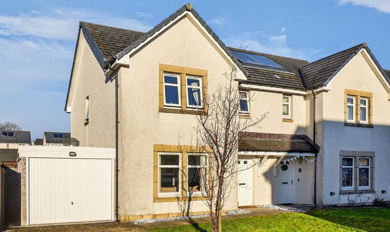 41 Fulton's Crescent, Fenwick, KA3 6GJ