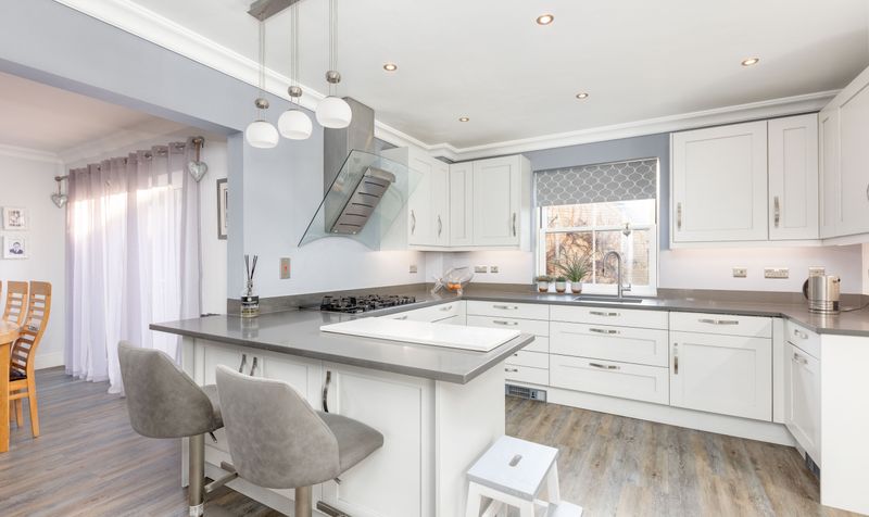 5 Bedroom House For Sale &ndash; Fleming Drive, Fairfield, SG5 2