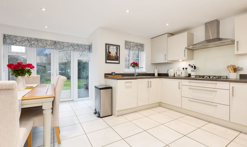 4 Bedroom House For Sale &ndash; Walnut Tree Way, Meppershall, SG17 2