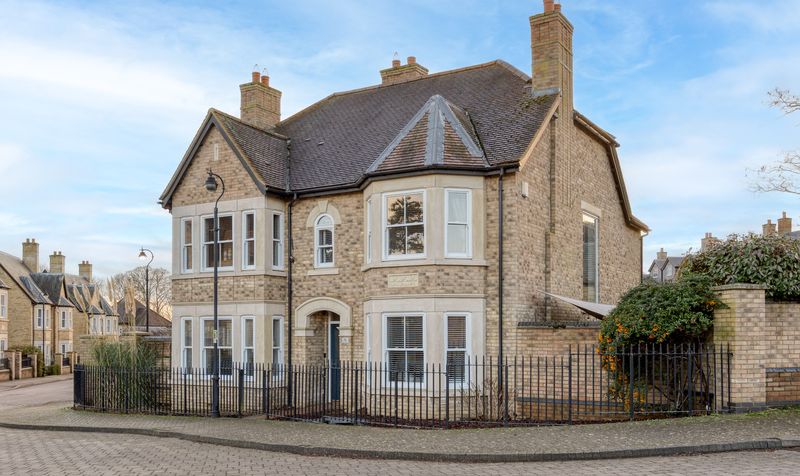 5 Bedroom House For Sale &ndash; Fleming Drive, Fairfield, SG5