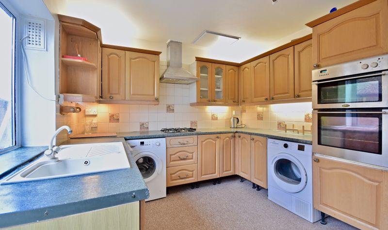 Petters Road, Ashtead, KT21