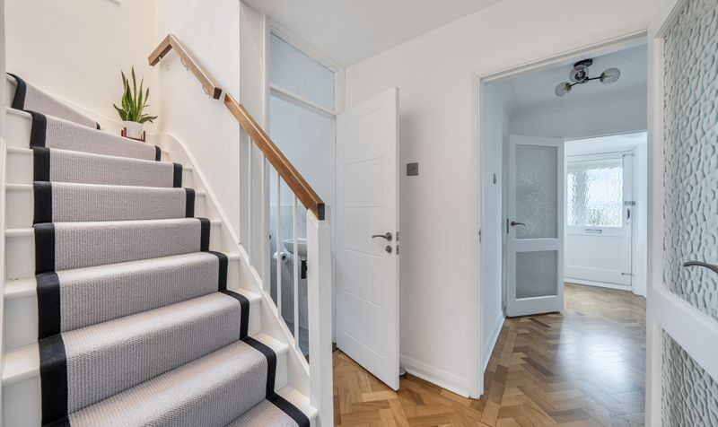Lindsay Close, Epsom, KT19