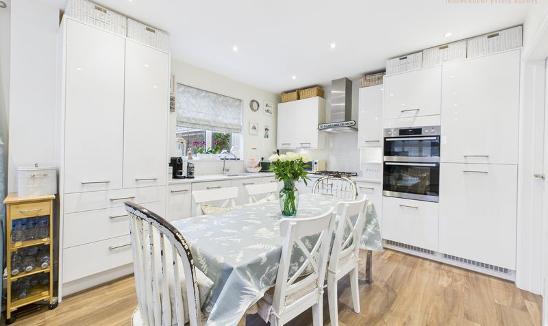 Mercia Grove, Saighton, CH3