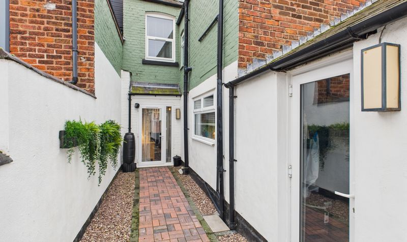 Filkins Lane, Boughton, CH3