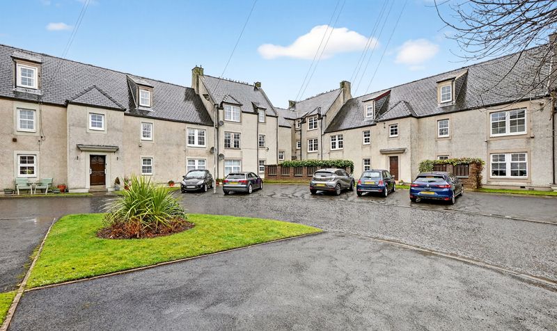 8 Academy Court Irvine KA12 8RB