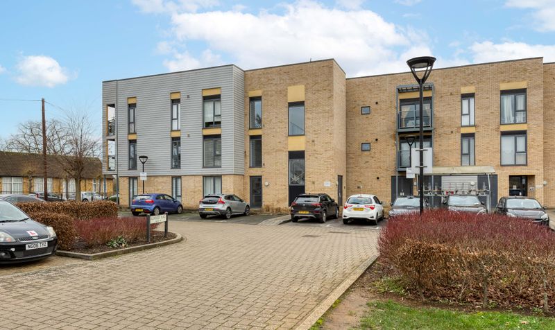 2 Bedroom Apartment For Sale &ndash; Allwoods Place, Hitchin, SG4 3