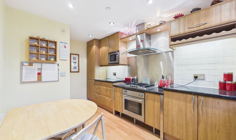 Hoole Road, Hoole, CH2