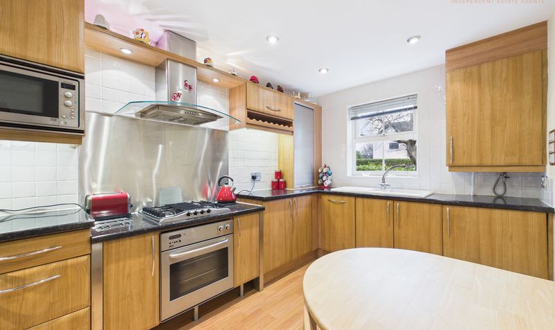 Hoole Road, Hoole, CH2