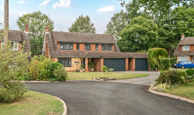 Roebuck Close, Ashtead, KT21