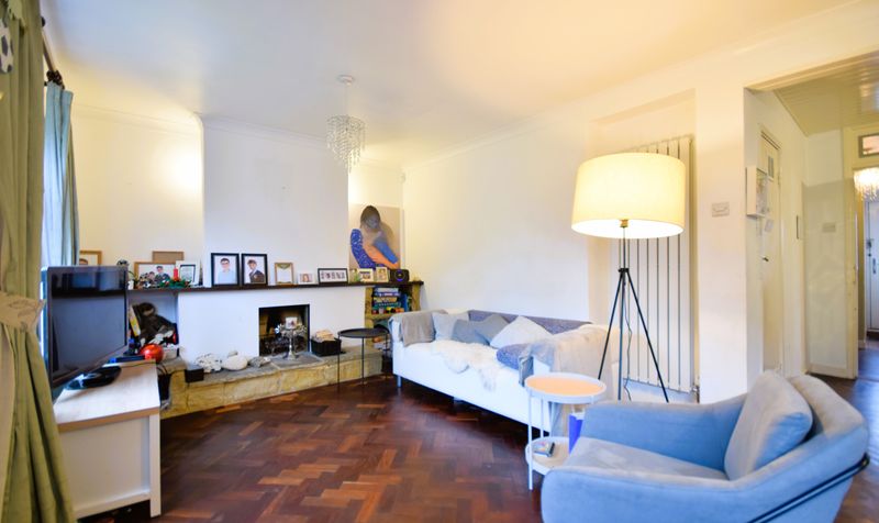 Montrouge Crescent, Epsom, KT17