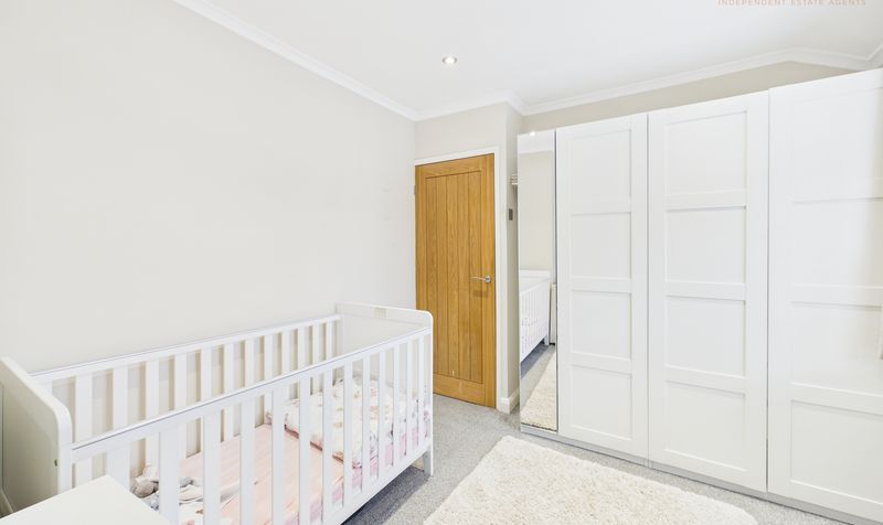 Pine Grove, Hoole, CH2