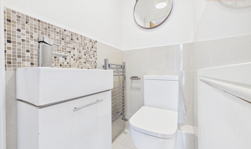 Pine Grove, Hoole, CH2