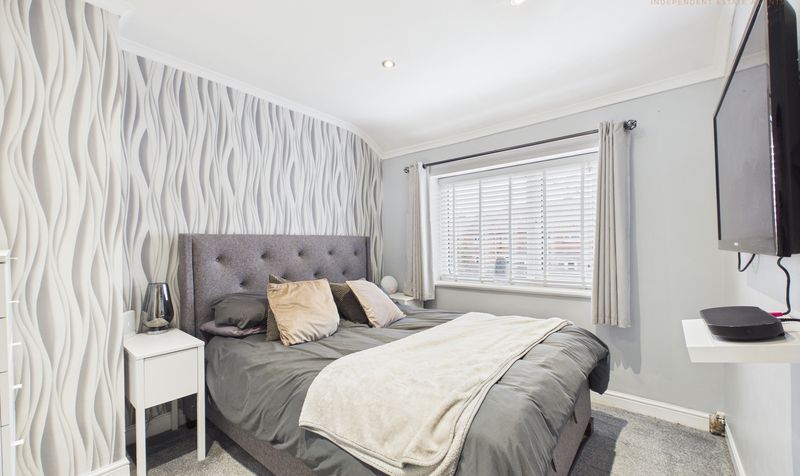 Pine Grove, Hoole, CH2