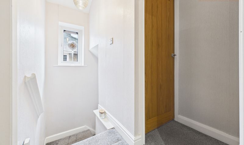 Pine Grove, Hoole, CH2