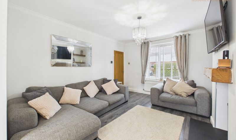 Pine Grove, Hoole, CH2