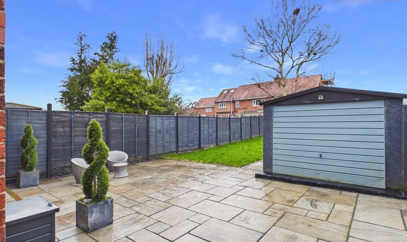 Pine Grove, Hoole, CH2