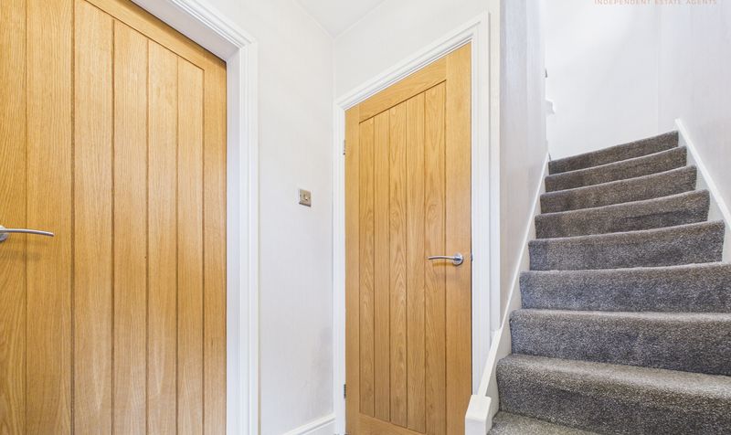 Pine Grove, Hoole, CH2