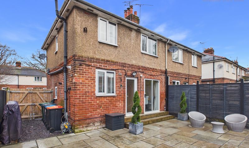 Pine Grove, Hoole, CH2