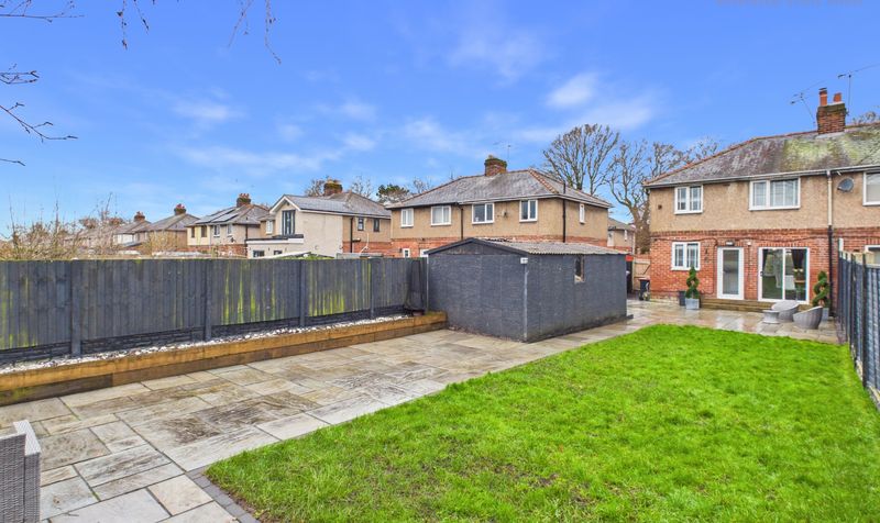 Pine Grove, Hoole, CH2