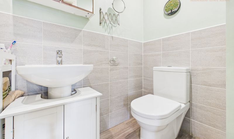 Upton Grange, Upton, CH2