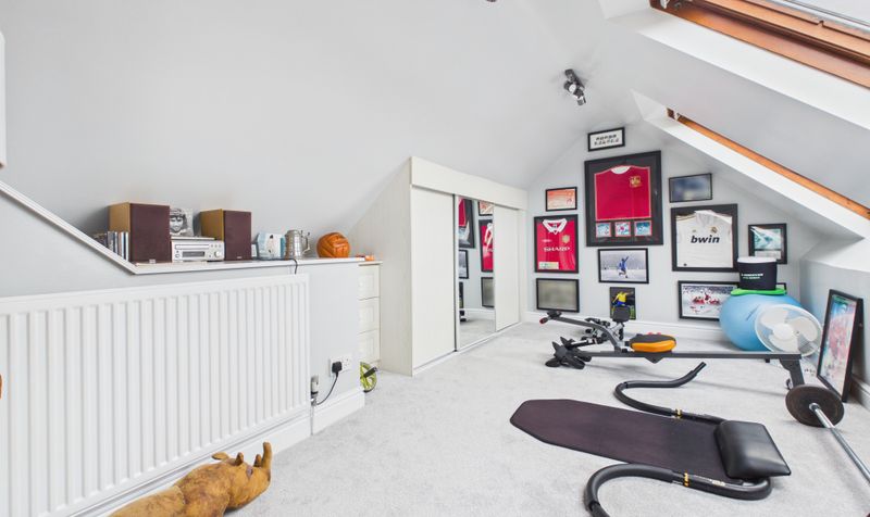 Brooke Avenue, Upton, CH2