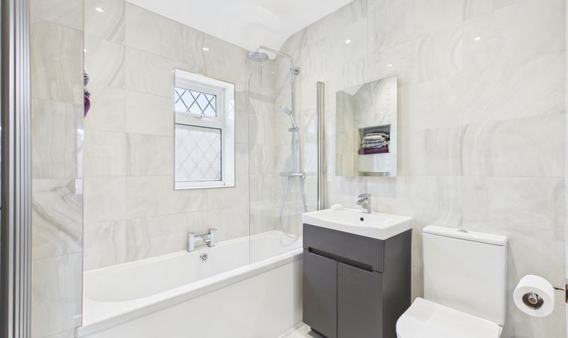 Brooke Avenue, Upton, CH2