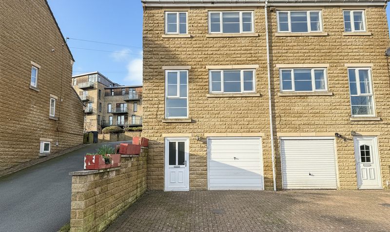 Bellcote Drive, Moldgreen, HD5