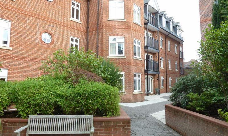 Leret Way, Royal Swan Quarter Leret Way, KT22
