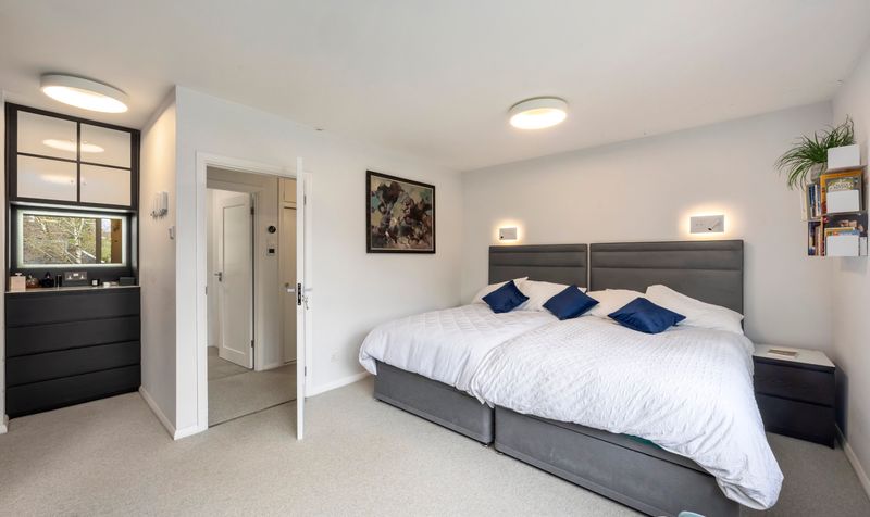 Oaken Coppice, Ashtead, KT21