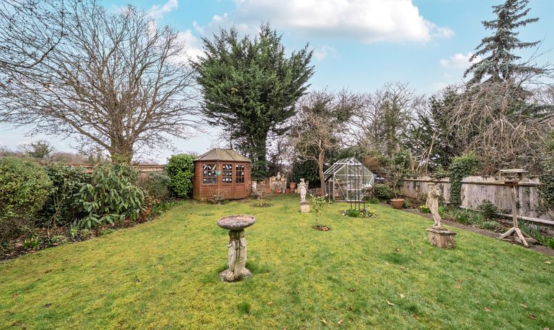 Broadhurst, Ashtead, KT21