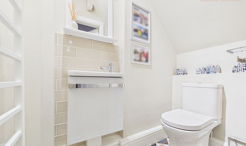 Hoole Bank, Hoole Village, CH2