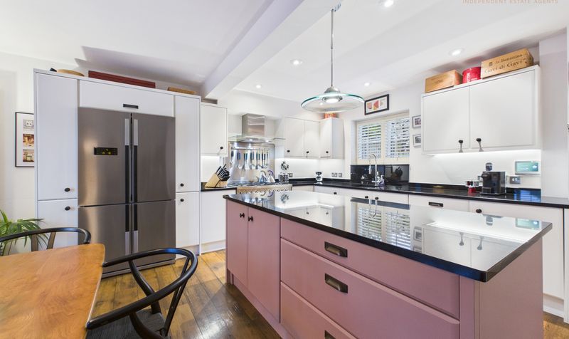 Hoole Bank, Hoole Village, CH2