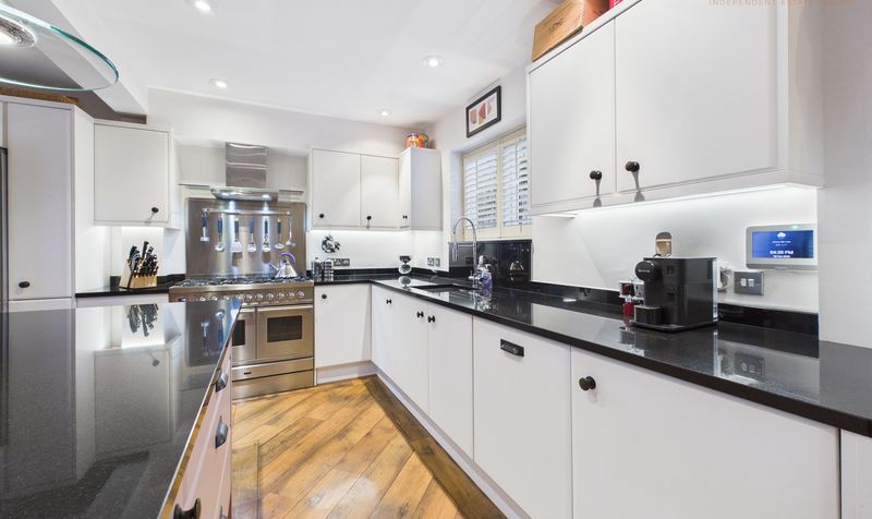 Hoole Bank, Hoole Village, CH2