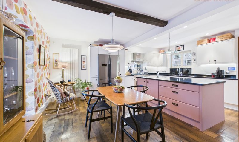 Hoole Bank, Hoole Village, CH2