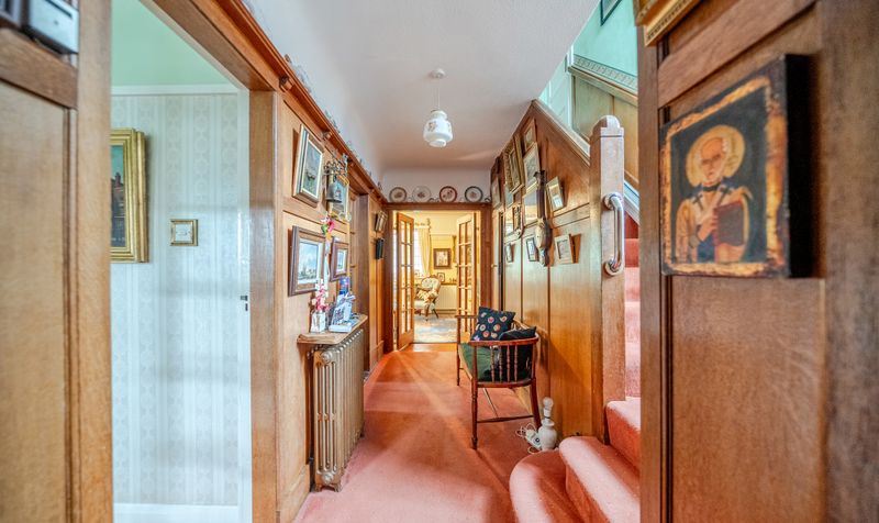 Broadhurst, Ashtead, KT21