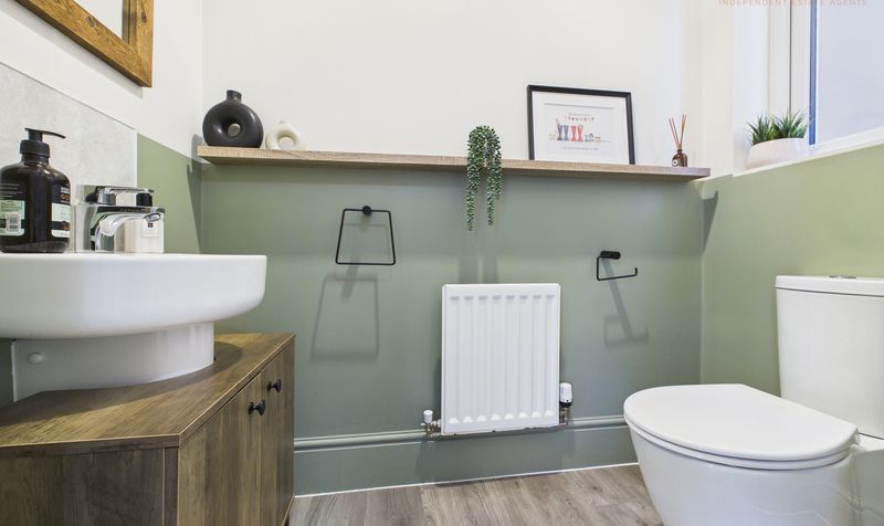 Gold Court, Saighton, CH3