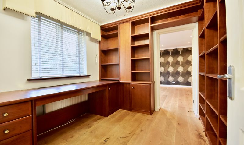 Harriotts Lane, Ashtead, KT21