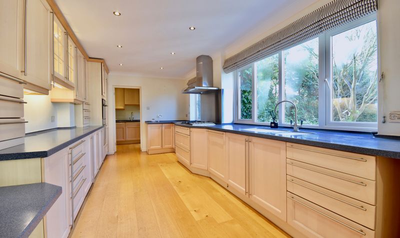 Harriotts Lane, Ashtead, KT21
