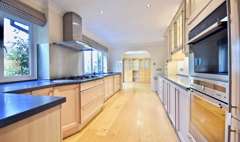 Harriotts Lane, Ashtead, KT21